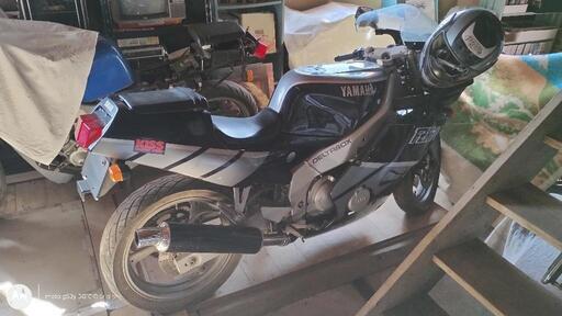 レストアベース　1989年　ネイビー＆シルバー　YAMAHA　FZR250R