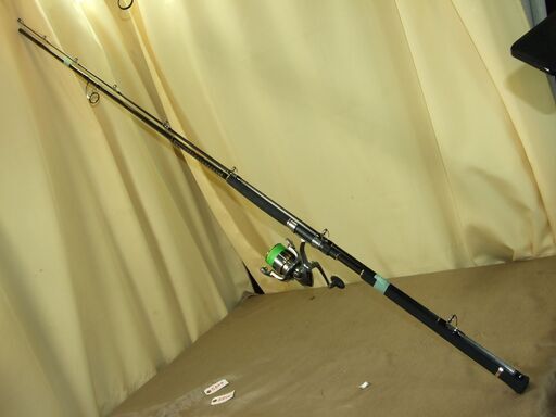 【紋別市発】①　鮭釣り　竿・リールセット　カーボンロッド　GAME　SHORE―X　SALMON　100MH　2本繋ぎ　約３ｍ　スピニングリール　ＬＥＧＮＡＳ　ＳＰＩＮ　ＬＥ４０００　ＧＥＡＲ5.2：1　一度鮭釣りに使用　中古美品　①（