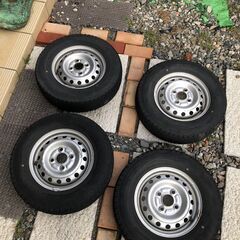 【中古スタッドレスタイヤ＋ホイール４本セット】軽トラ用145R1...