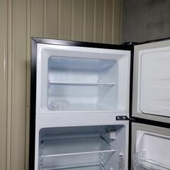7070‼️配送設置は無料🙌‼️最新2022年製✨ブラックインテリア✨Hisense 120L 2ドア 冷蔵庫
