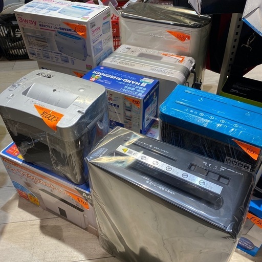 手回し式や電動シュレッダー　在庫あります
