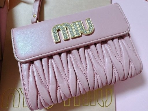 miumiu 財布