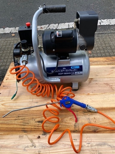 オイルレス　エアーコンプレッサー