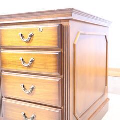 Karimoku(カリモク家具)の人気シリーズCOLONIAL(コロニアル)の両袖 