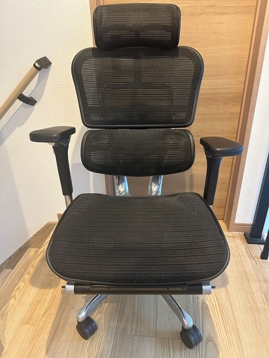 ★中古　エルゴヒューマンpro オットマン内蔵　現行の前の型