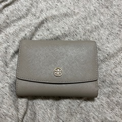 トリバーチ財布