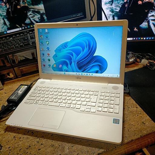 (^受け渡し先決まりました☺️☺️^)激速SSD 富士通ノートパソコン Core-i7 / メモリ 8ギガ / SSD 250ギガ / 人気のホワイトボディ / Windows11 最新版 / Office2021プロplus インストール済み/ DVD ウェブカメラ テンキー付き / オマケ付き 外付けHDD(1TB)付けます(^^)