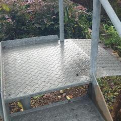 【😃必見😃】鉄板の階段  これは重宝❗◑サイズ 約 間口50✕奥行200✕高さ(階段)110・手すりまで200