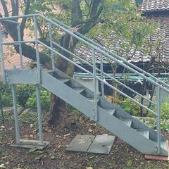 【😃必見😃】鉄板の階段  これは重宝❗◑サイズ 約 間口50✕奥行200✕高さ(階段)110・手すりまで200
