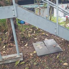 【😃必見😃】鉄板の階段  これは重宝❗◑サイズ 約 間口50✕奥行200✕高さ(階段)110・手すりまで200