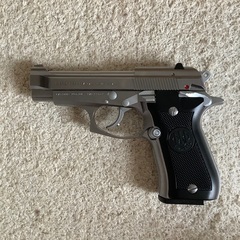 ベレッタm84FS ウエスタンアームズ チーター シルバー ガスガン 18才以上 ベレッタM84FS シルバー | ウエスタンアームズ