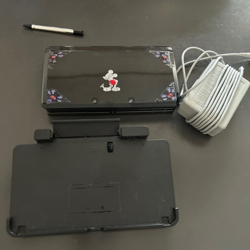 ニンテンドー3DS本体と付属品