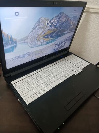 富士通 2021年モデル　高性能10世代i5　　4コア8スレッド　メモリ8G 高速SSD搭載メモリ大容　 大画面15.6インチ　カメラ内蔵　 USB3.0 Wifi対応　Windows11搭載 行橋市　久留米市
