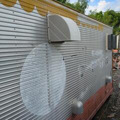 アルミの箱になります。