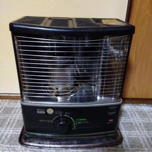 トヨトミ反射板灯油ストーブです。２０１２年製災害の時等に役立ちます。