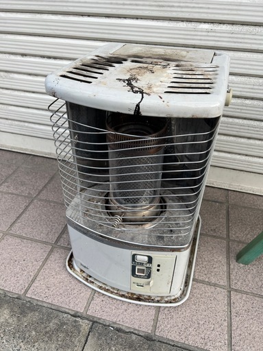 動作OK！　ノーメンテナンス　トヨトミ　石油ストーブ　自然通気型解放式！！　湯沸かし、餅焼きに！！