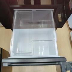 Hisense✨3ドア冷蔵庫✨HR-G2801BR✨282Ｌ✨2019年製✨チャコールウッドカラー、使用に伴うキズあり・動作確認済(保証３ヵ月）・洗浄・除菌済み✨USED品【こちらは店舗です。浜村鹿野温泉ICから3分 買取本舗 宮本リサイクル 営業時間9～19時 定休日水曜のみ】