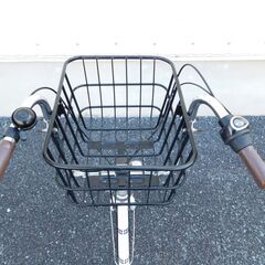 中古自転車多数販売中!　試乗して下さい!　早い者勝ち!　ご来店ください!　ハンドル一体型　U型フロントバスケット　子乗せ対応　安定両立スタンド　ハンドル機能　ビン鋲おしゃれサドル　F22インチ　R26インチ　ホワイト　内装3段変速　オートライト　お買い物に便利!!　売れてます!　早い者勝ち!　外観状態は全体的に極めて良好と思います!　m49