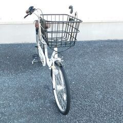 中古自転車多数販売中!　試乗して下さい!　早い者勝ち!　ご来店ください!　ハンドル一体型　U型フロントバスケット　子乗せ対応　安定両立スタンド　ハンドル機能　ビン鋲おしゃれサドル　F22インチ　R26インチ　ホワイト　内装3段変速　オートライト　お買い物に便利!!　売れてます!　早い者勝ち!　外観状態は全体的に極めて良好と思います!　m49