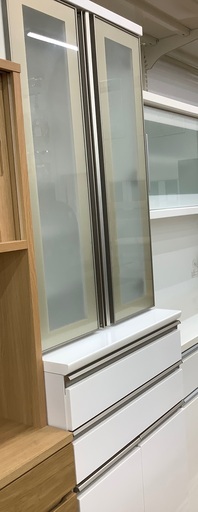 コンパクトなホワイトの食器棚のご紹介です！！！！！
