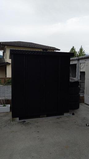 激安オシャレ　物置小屋　黒塗装