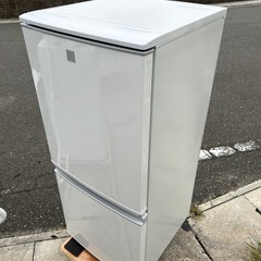 SHARP 2ドア　137L冷蔵庫　SJ-14E7-KW 2019年製