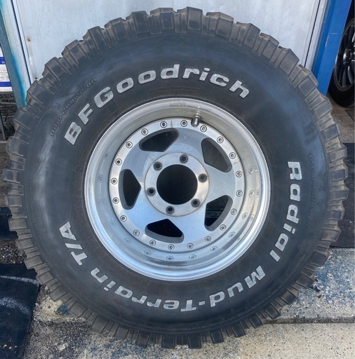 4X4の6穴ホイールタイヤ付き