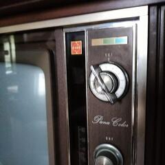 昭和レトロな家具調カラーテレビ