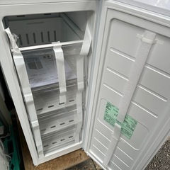 アイリスオーヤマ　冷凍庫　歪み・潰れあり