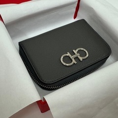 未使用のフェラガモカードケース