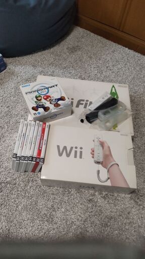 wii本体、wiifit、カセット７本、マリオカート