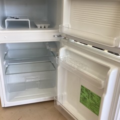 美原店　2021年製　小さめ　2ドア　単身 COMFEE\' 冷蔵庫 90L 2ドア 右開き ホワイト RCT90WH/E 耐熱天板