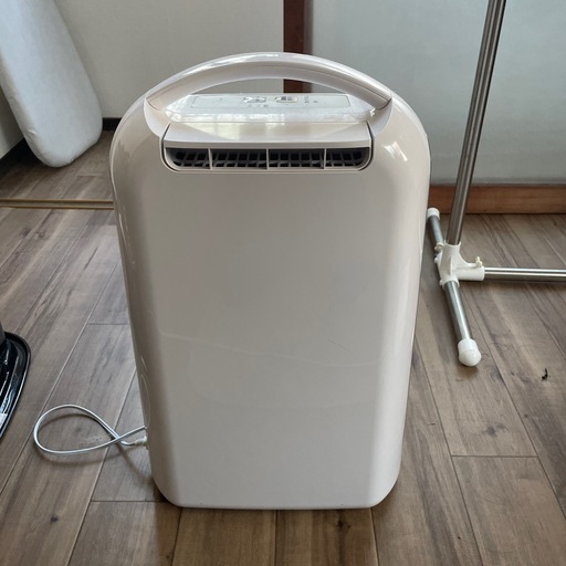 新品未使用品»東芝 コンプレッサー式衣料乾燥除湿機 RAD-63DFX-W 美