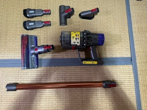 Dyson V10 SV12 コードレス掃除機　充電器付属