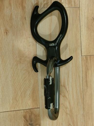 最終値下げします。早い者勝ち！Singing Rock アーバンII カラビナ