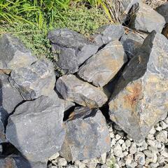 　　ロックガーデン　黒割栗石　庭石