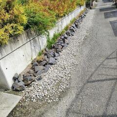 　　ロックガーデン　黒割栗石　庭石