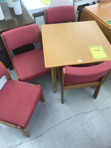 4人用ダイニングセット ダイニングテーブル　幅(W)750mm × 奥行(D)750mm × 高さ(H)670mm