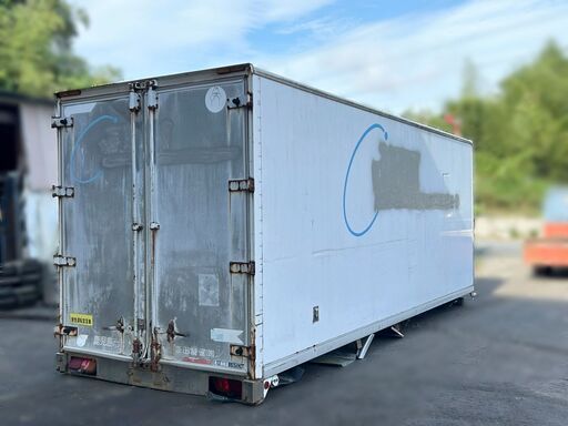3.7坪/外寸長さ648+45cm、中型保冷コンテナ、左側後ろドア故障、ジャンク！横ドア付き●資材倉庫/農機具/ガレージ/作業場●福岡発 近県配送