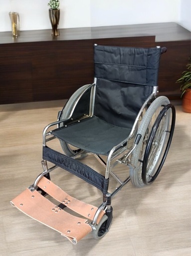 ［八4749］〈中古品〉車椅子 折りたたみ 介護用品