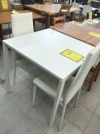 2人用　ダイニングセット　幅(W)750mm × 奥行(D)750mm × 高さ(H)745mm