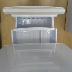 SHARP✨2ドア冷蔵庫✨SJ-D14F-W✨137Ｌ✨2020年製✨ホワイトカラー,細かい傷、動作確認済(保証３ヵ月）・洗浄・除菌済み✨USED品【こちらは店舗です。浜村鹿野温泉ICから3分 買取本舗 宮本リサイクル 営業時間9～19時 定休日水曜のみ】