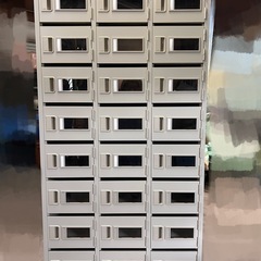 ②☆鍵なしタイプ☆ メールレターボックス 3列8段  24人用　幅90cm高173cm LION　中古品