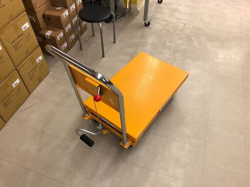 油圧式昇降台車 リフトカート テーブルカート ハンドリフター イエロー 耐荷重約300kg キャスター付き 昇降台 油圧リフト 油圧台車 運搬台車 台車
