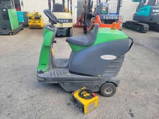 蔵王産業　搭乗式小型清掃機