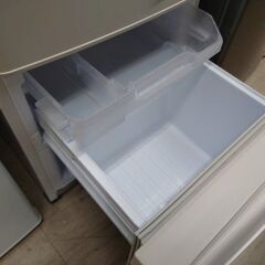 J8173 ★6ヶ月保証付★ Mitsubishi 三菱電機 冷蔵庫 Pシリーズ マットホワイト MR-P15G-W 146L 2ドア 右開きタイプ 2022年製 クリーニング済み　【リユースのサカイ柏店】　