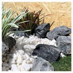 　　ロックガーデン　黒割栗石　庭石