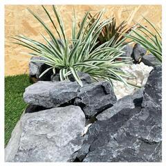 　　ロックガーデン　黒割栗石　庭石