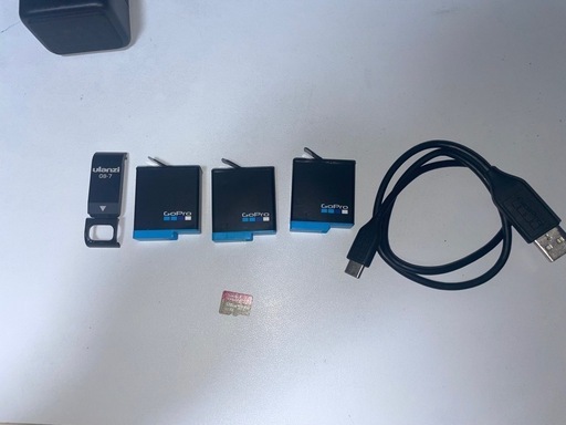 GoPro8アクションカメラ 充電器・バッテリー3個・USBケーブル・SDカード\n