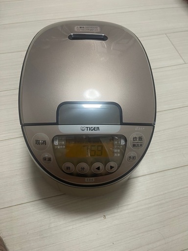 タイガー IH炊飯ジャー 5.5合炊き シャンパンゴールド JPW-A100